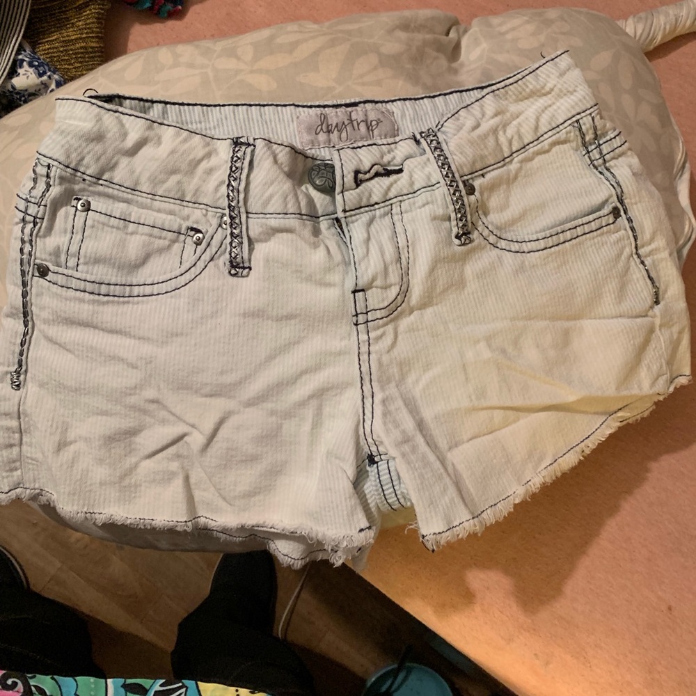 Daytrip by Buckle shorts.